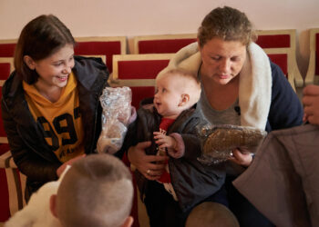 5 ways you can give back this Christmas