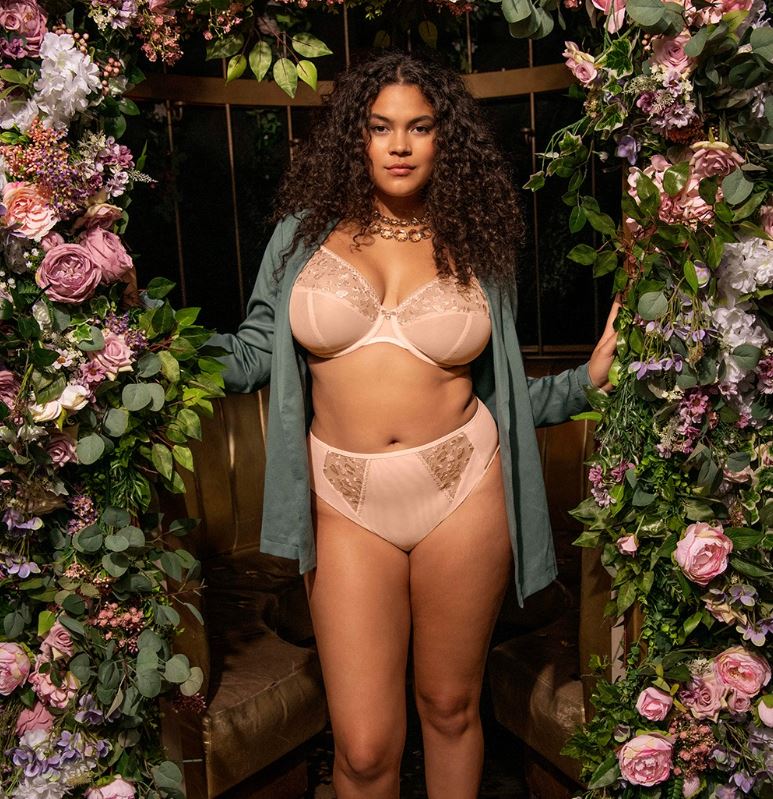 Expert Tips On How To Choose The Right Bra For Your Shape