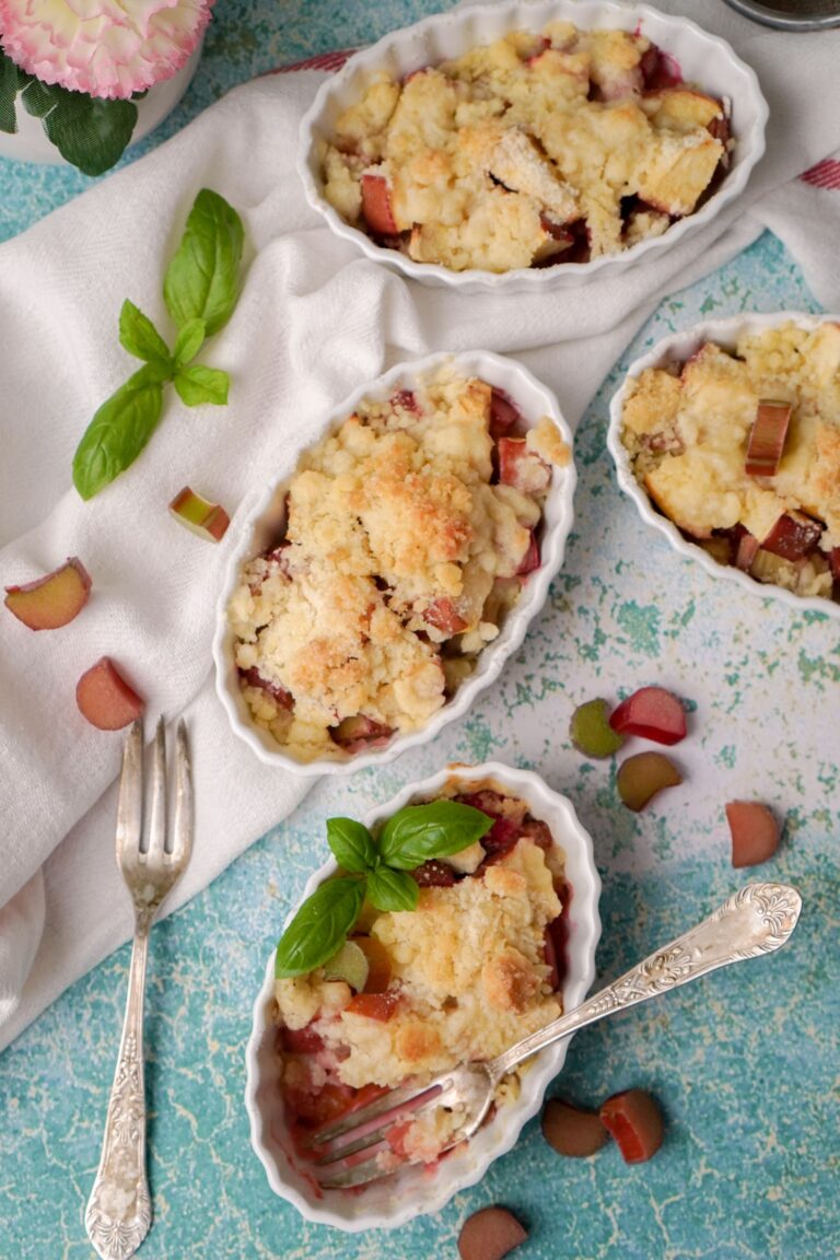 rhubarb crumble