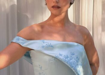 Recreate Jessie Buckley’s Golden Globes makeup look at home