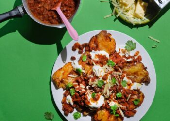 Recipe: Chilli beans with crispy smashed spuds