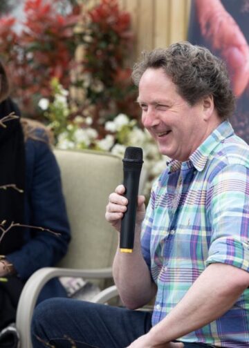 Leonie speaking with Diarmuid Gavin at Tirlán CountryLife | photographer Kenneth O’Halloran